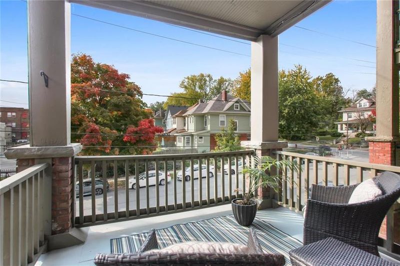 110 W 36th St #2E, Kansas City, MO 64111