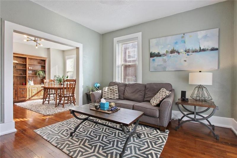 110 W 36th St #2E, Kansas City, MO 64111