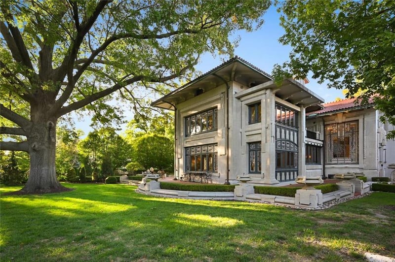1200 W 55th St, Kansas City, MO 64113