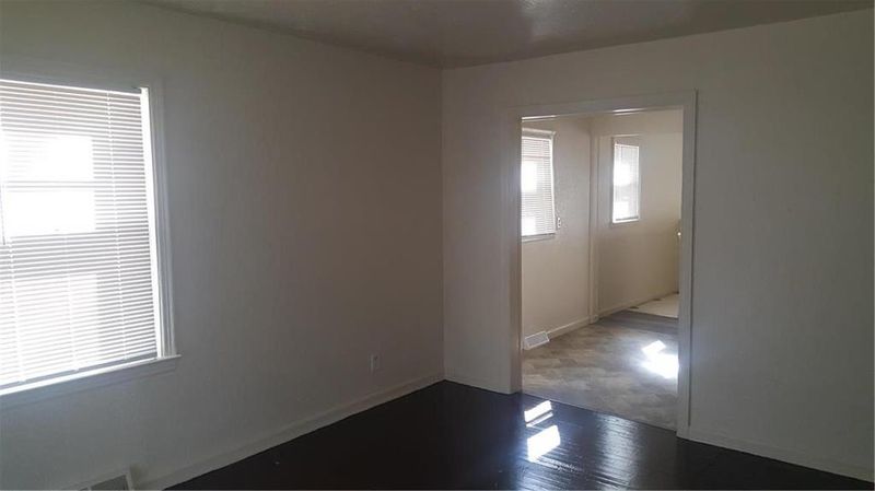 2811 E 58th St, Kansas City, MO 64130