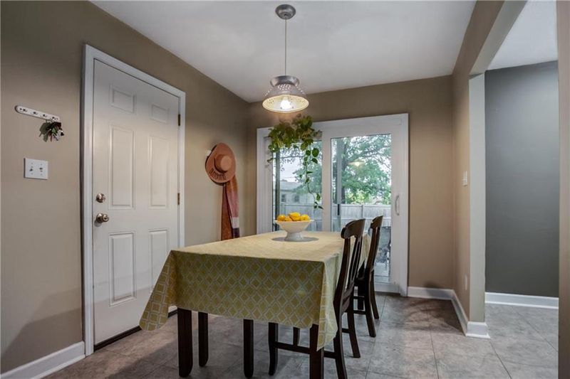 9313 W 101st St, Overland Park, KS 66212