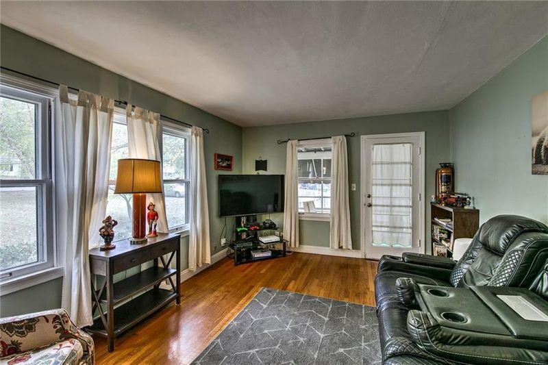 711 E 109th St, Kansas City, MO 64131