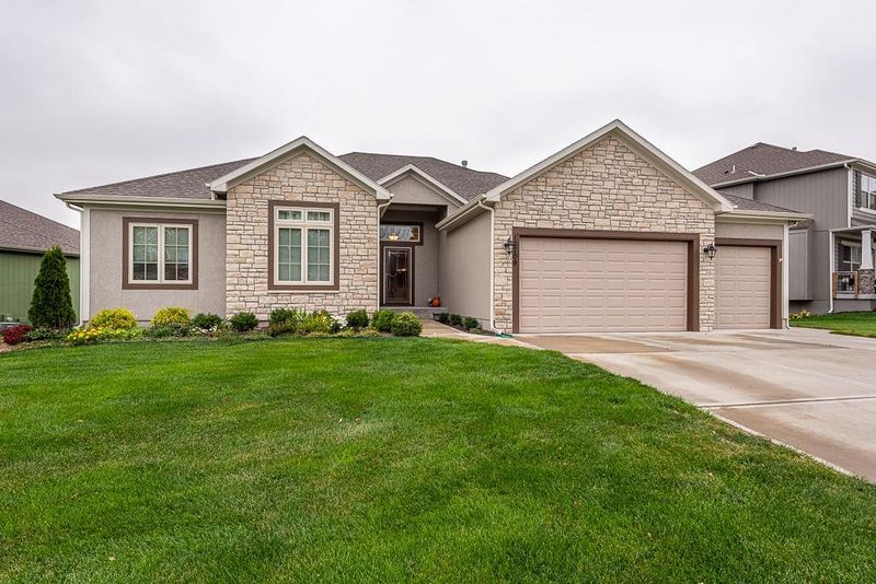 10709 N Tracy Ave, Kansas City, MO 64155