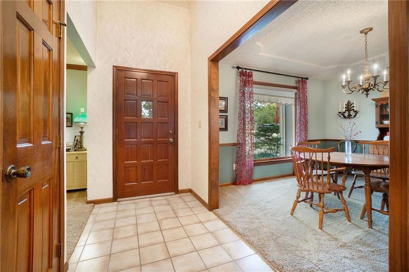 11517 Mackey St, Overland Park, KS 66210