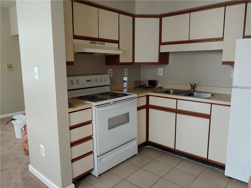 3220 E 10th St, Kansas City, MO 64127