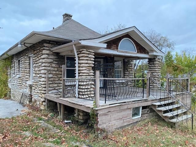 3304 E 52nd St, Kansas City, MO 64130