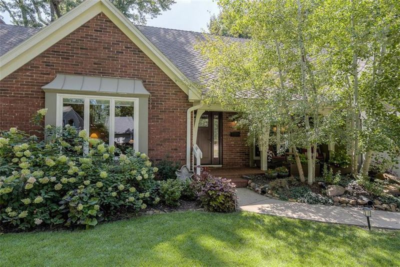 6101 W 90th Ter, Overland Park, KS 66207