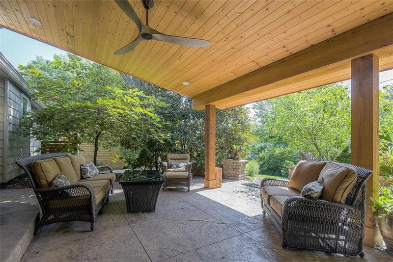 6101 W 90th Ter, Overland Park, KS 66207