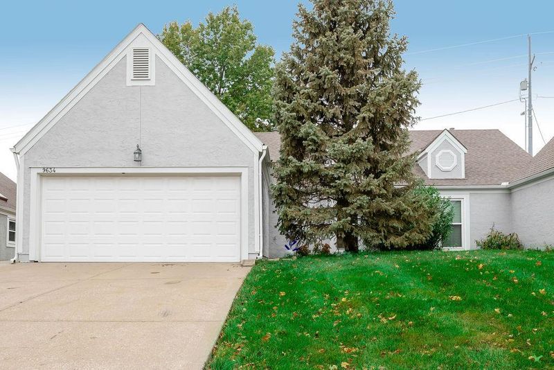 9634 N Locust Dr, Kansas City, MO 64155