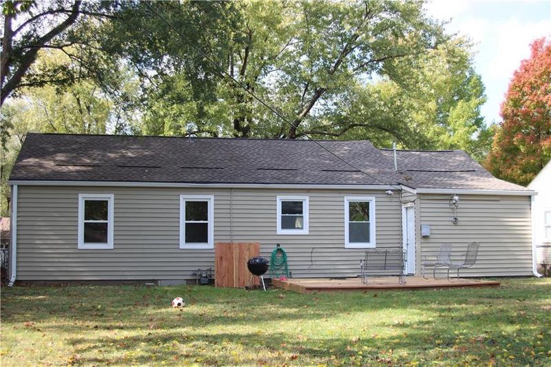7227 Dearborn St, Overland Park, KS 66204