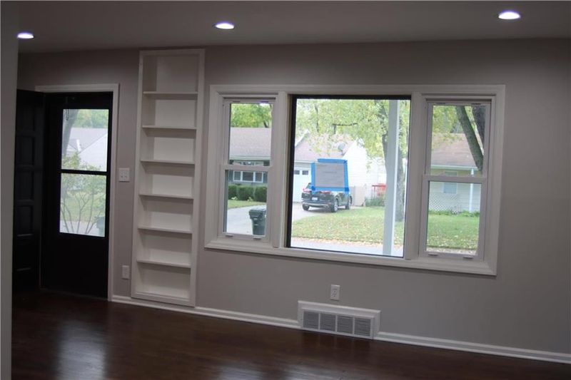 7227 Dearborn St, Overland Park, KS 66204