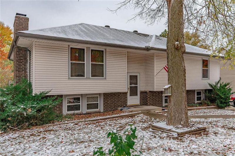 7701 N Stoddard Ave, Kansas City, MO 64152