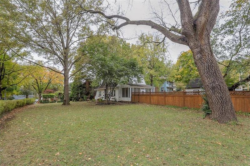 5445 Cherry St, Kansas City, MO 64110
