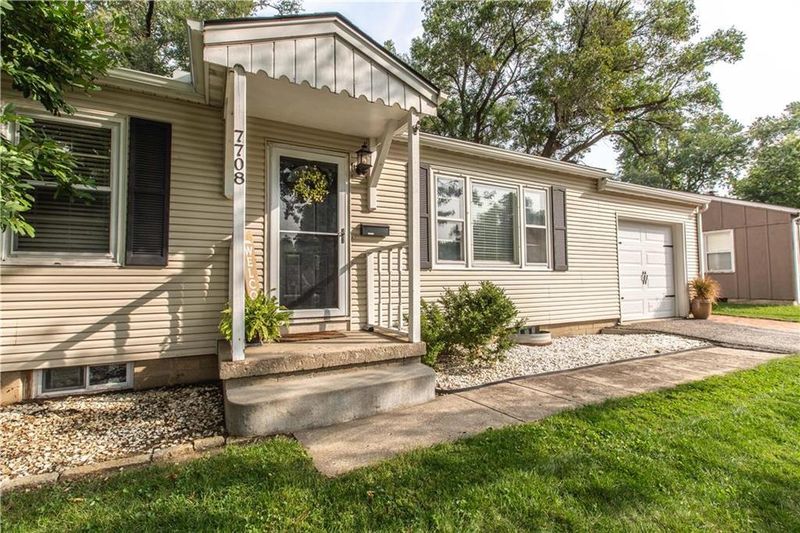 7708 W 64th Ter, Overland Park, KS 66202