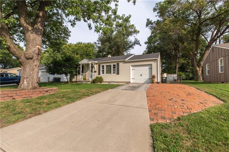 7708 W 64th Ter, Overland Park, KS 66202