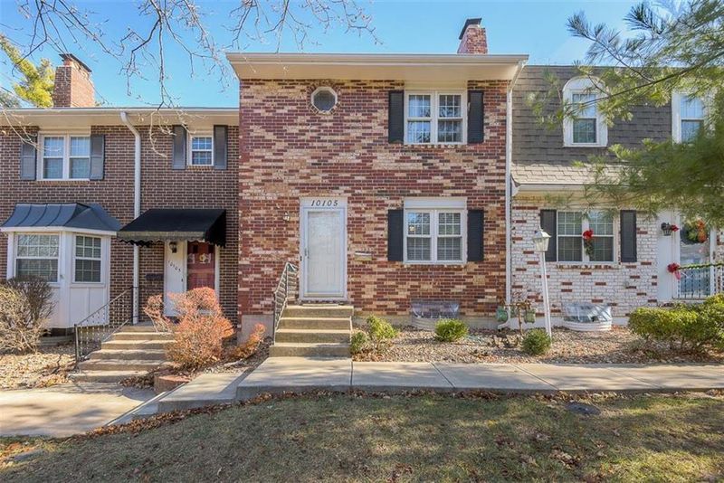 10105 W 96th Ter, Overland Park, KS 66212