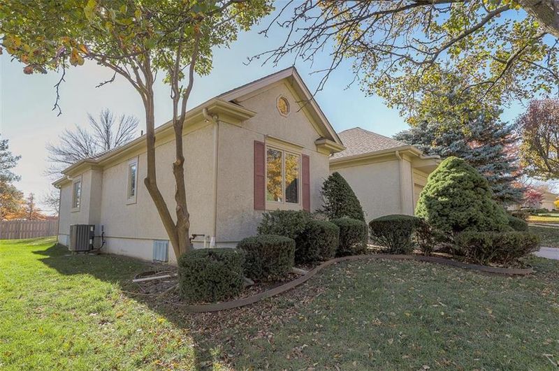 7907 W 118th Pl, Overland Park, KS 66210