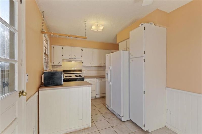 8409 Main St, Kansas City, MO 64114
