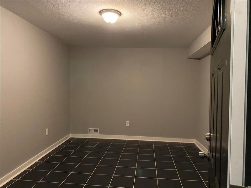 3216 E 30th St, Kansas City, MO 64128