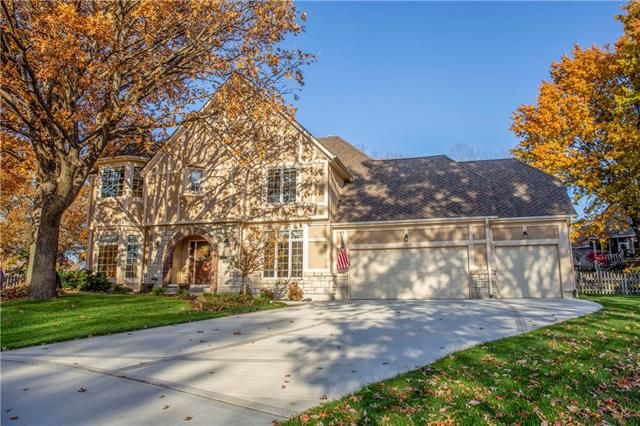 13823 Mackey St, Overland Park, KS 66223