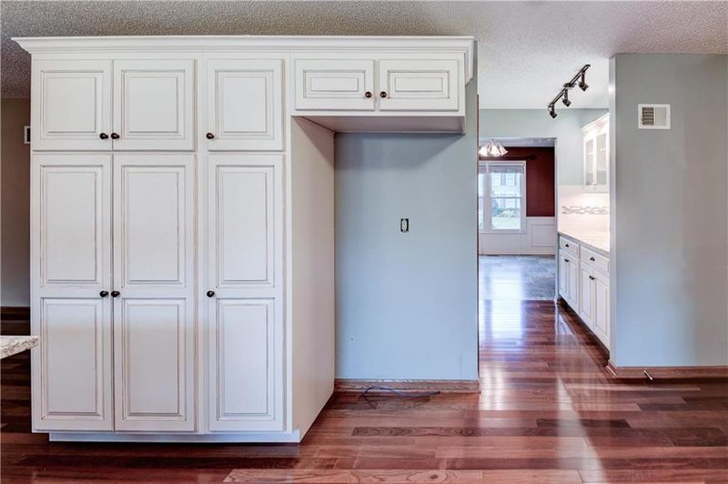 4 NE 110th Ter, Kansas City, MO 64155