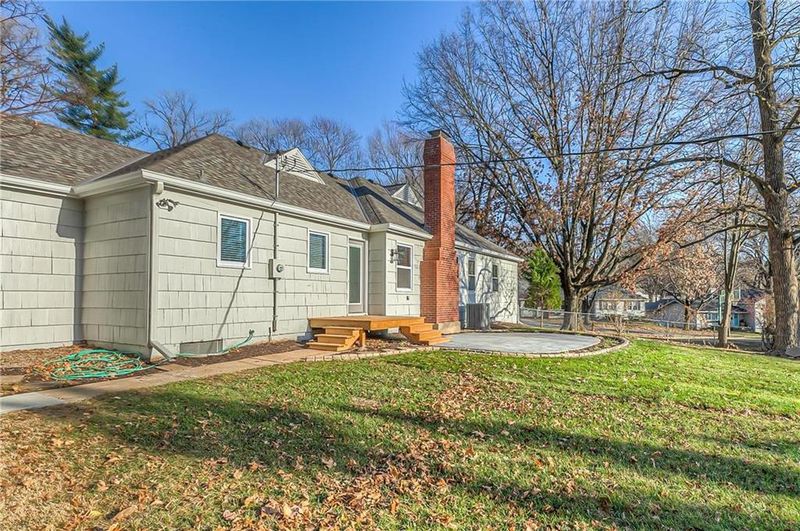 9800 El Monte St, Overland Park, KS 66207