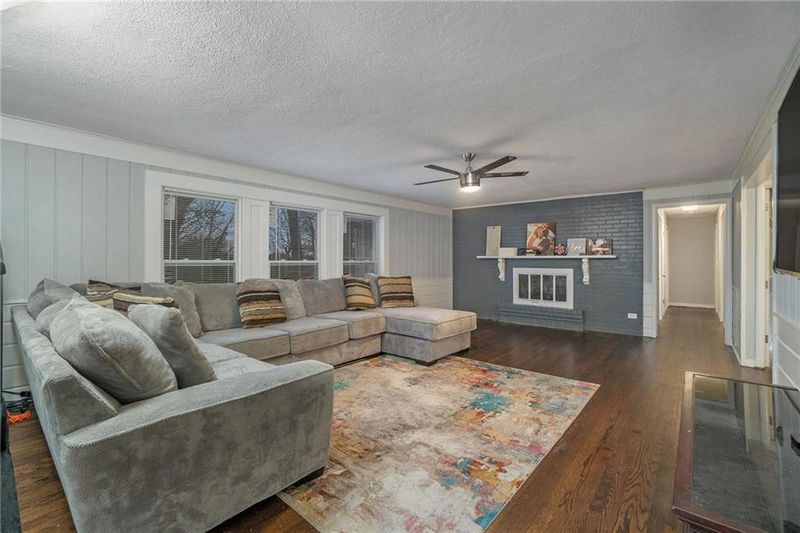 7204 Richmond Ave, Kansas City, MO 64133