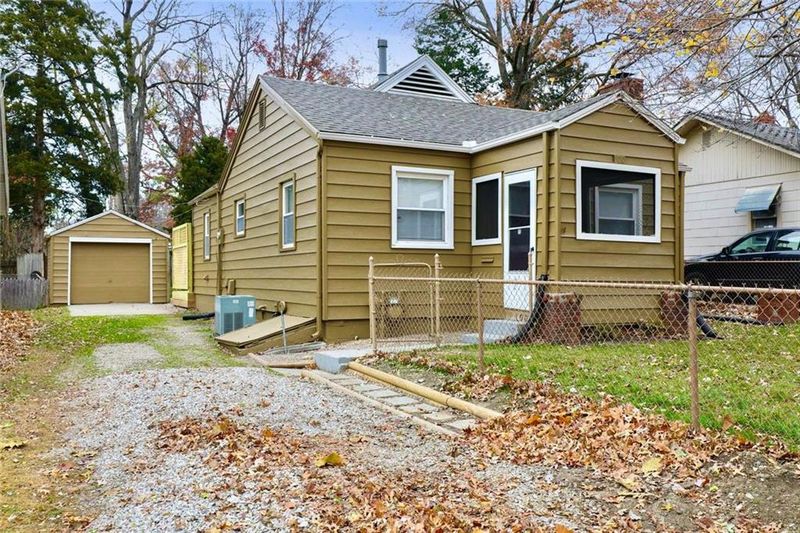 100 W 79th St, Kansas City, MO 64114