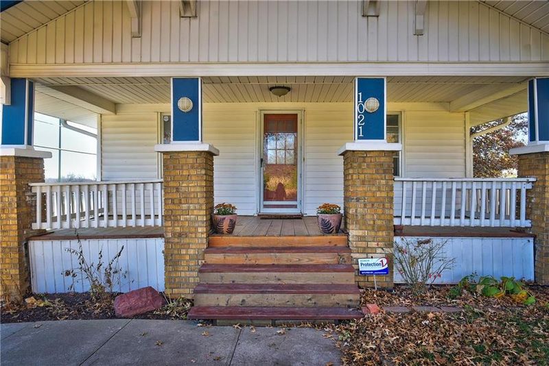 1021 E 84th St, Kansas City, MO 64131