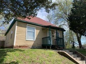 2817 S 19 St, St Joseph, MO 64503