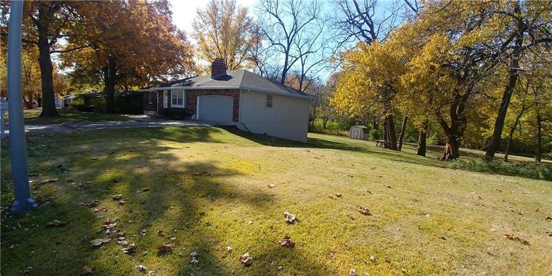 9720 Overhill Rd, Kansas City, MO 64134