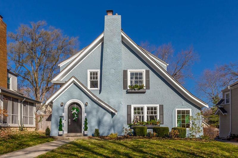 612 W Dartmouth Rd, Kansas City, MO 64113