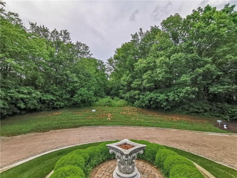 6004 West Shore Ct, Parkville, MO 64152