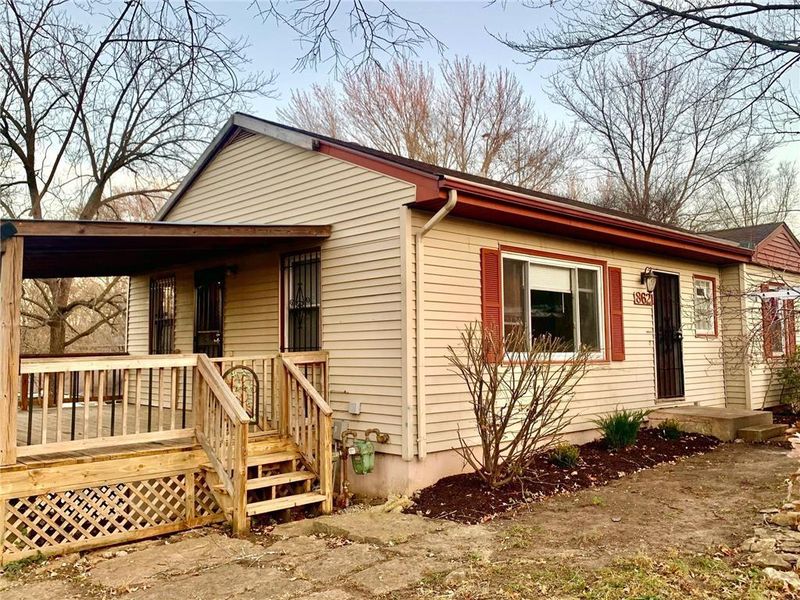 8621 N Main St, Kansas City, MO 64155