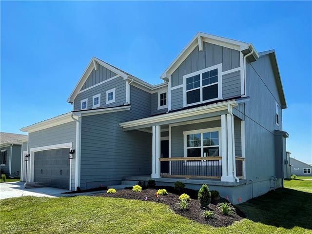 2926 SW Arbor Tree Dr, Lee's Summit, MO 64082