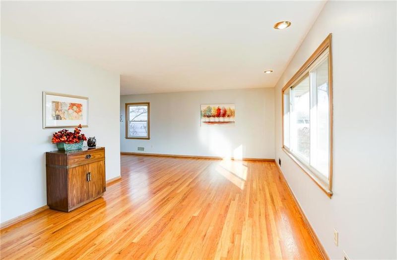 8412 Lamar Ave, Overland Park, KS 66207