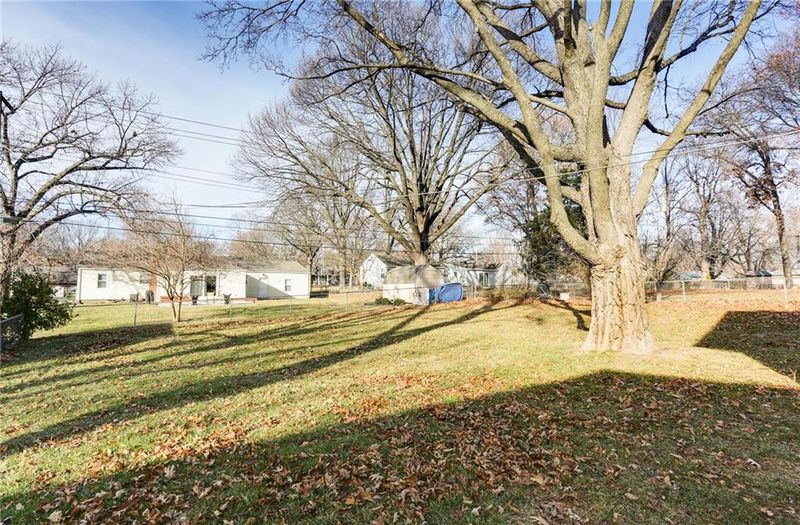 8412 Lamar Ave, Overland Park, KS 66207