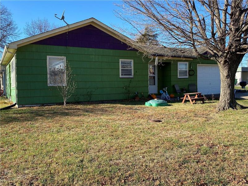 504 Baker St, Baldwin City, KS 66006