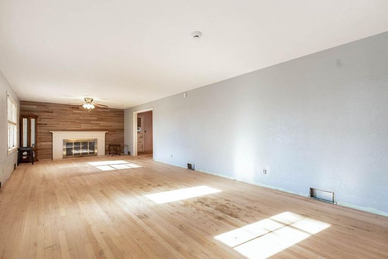 11300 E 45th Ter, Kansas City, MO 64133