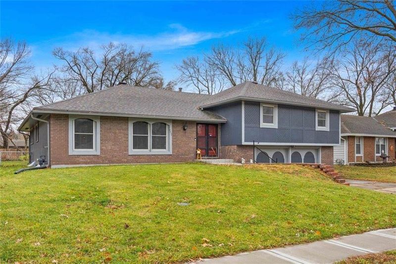 7237 Verde Dr, Kansas City, KS 66109