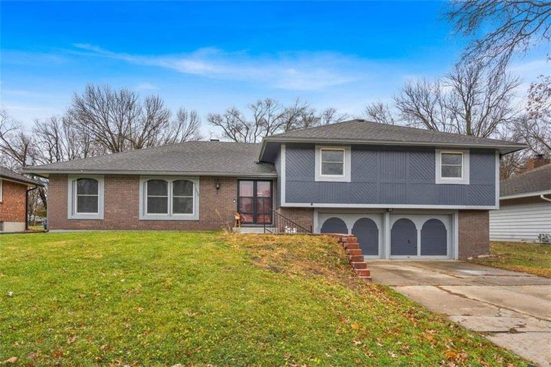 7237 Verde Dr, Kansas City, KS 66109