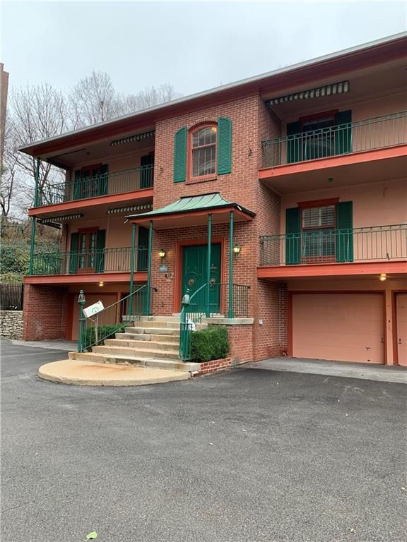 609 W 49th St, Kansas City, MO 64112