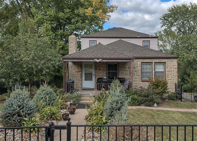 3602 E 70th St, Kansas City, MO 64132
