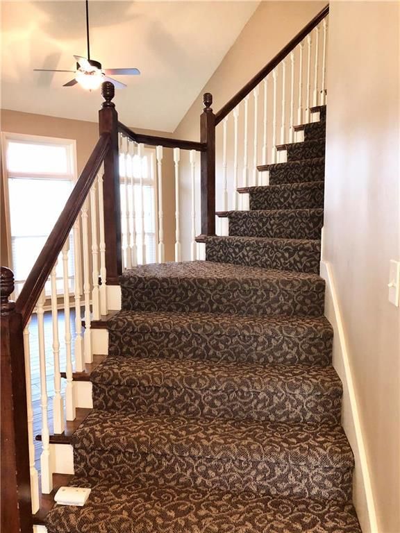 522 S Bittersweet Ln, Lansing, KS 66043
