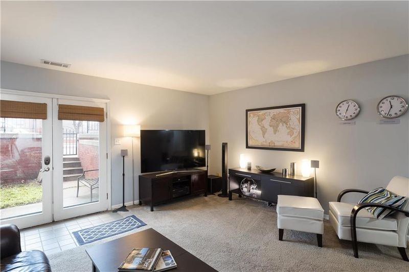 445 W 10 St, Kansas City, MO 64105