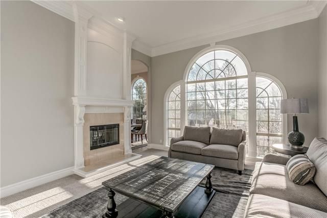 9018 Pine St, Lenexa, KS 66220