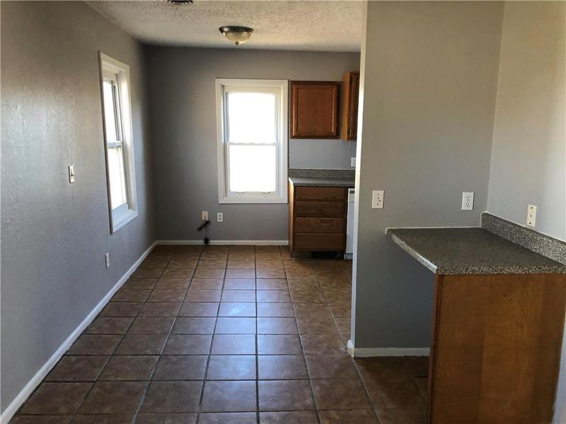 8809 E 92nd St, Kansas City, MO 64138