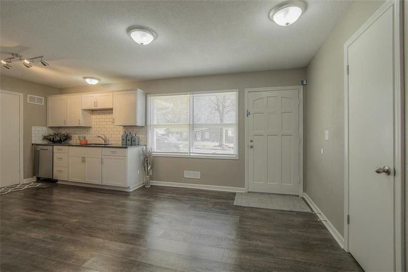 7706 E 112th St, Kansas City, MO 64134