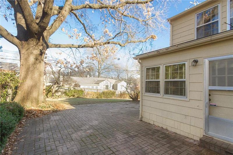 1236 W 69th St, Kansas City, MO 64113