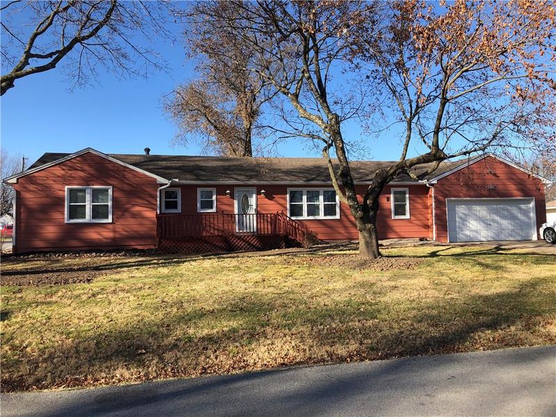 416 Morningside Dr, Richmond, MO 64085
